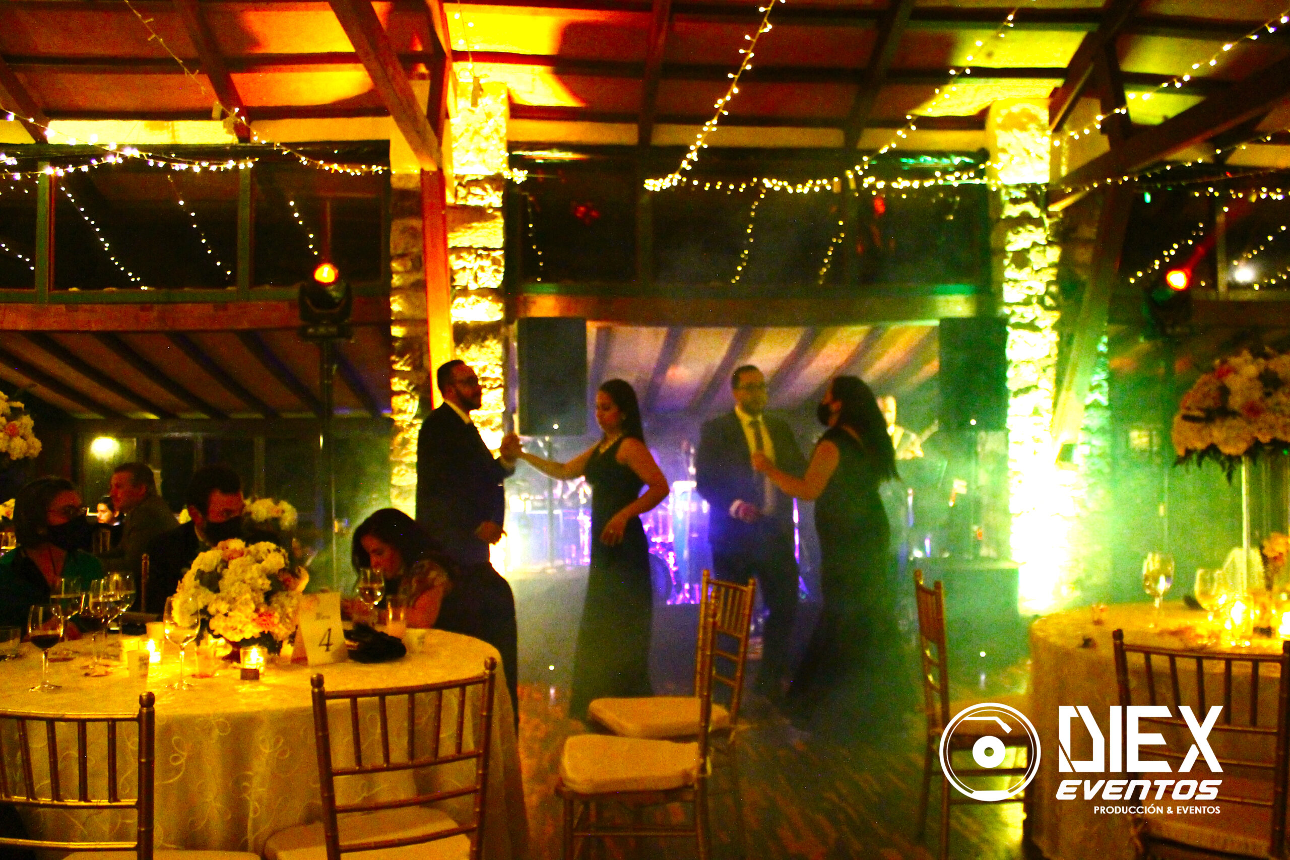 Sonido-para-orquesta-luces-y-maquina-de-humo-en boda-hacienda-potrerito-Bogota