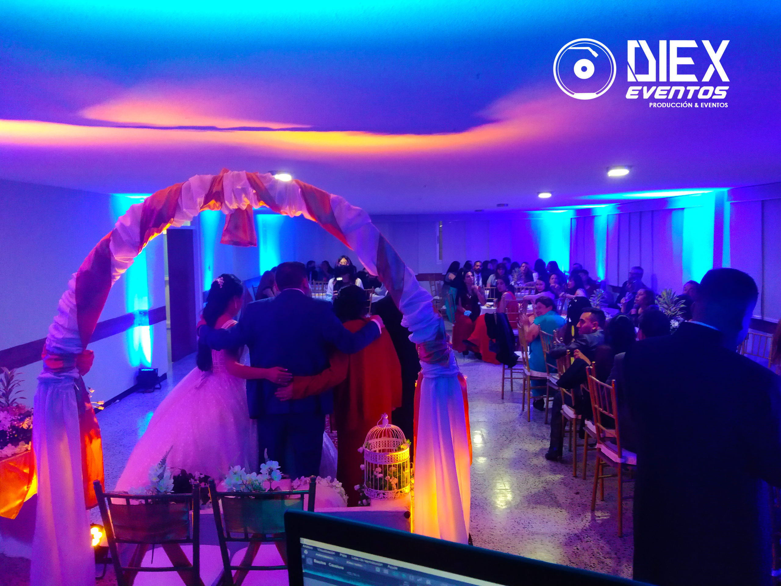 Alquiler de iluminación par led y barras led para ambientación de espacios, sonido y efectos especiales para boda