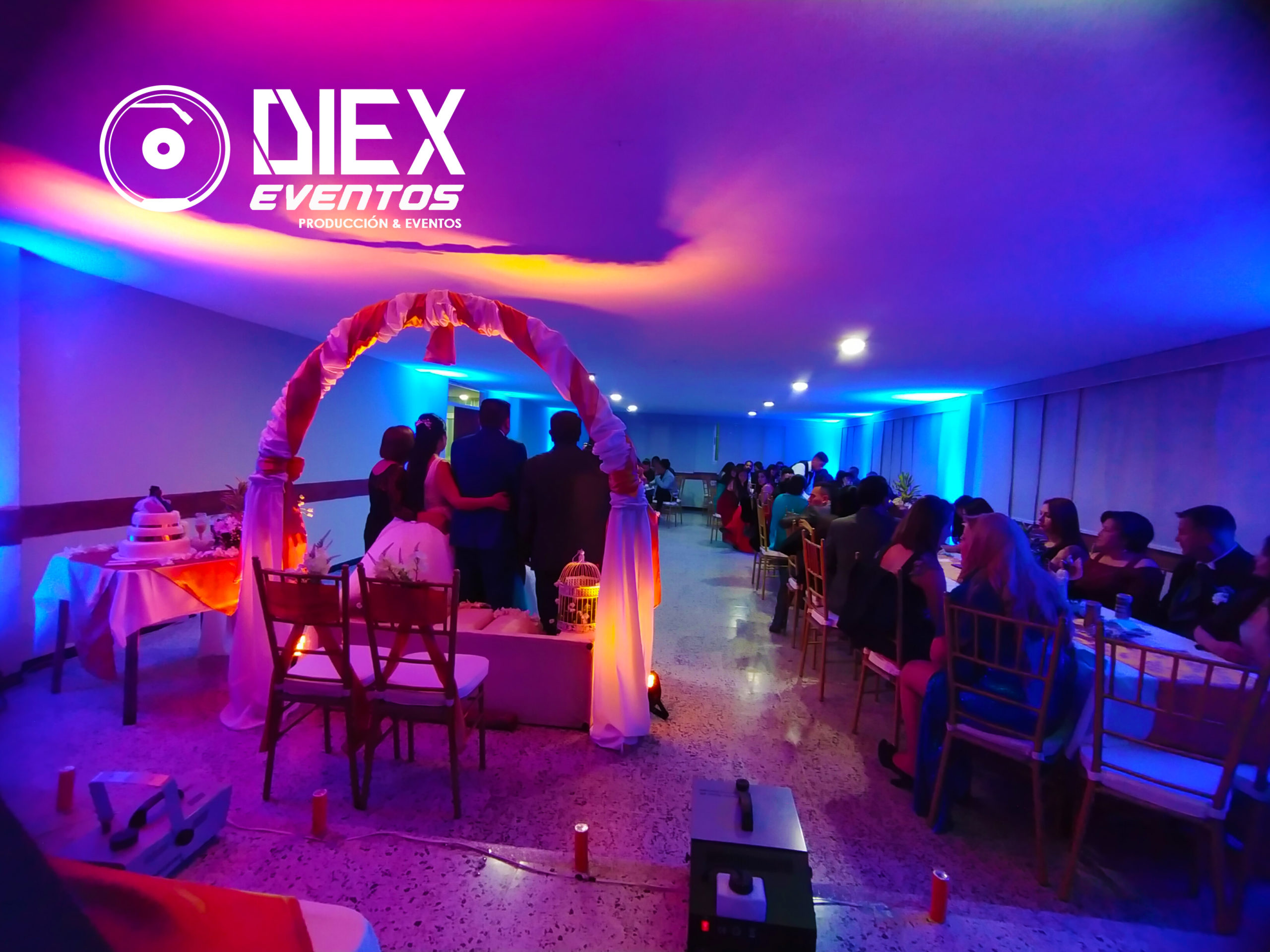 Alquiler de iluminación par led y barras led para ambientación de espacios, sonido y efectos especiales para boda