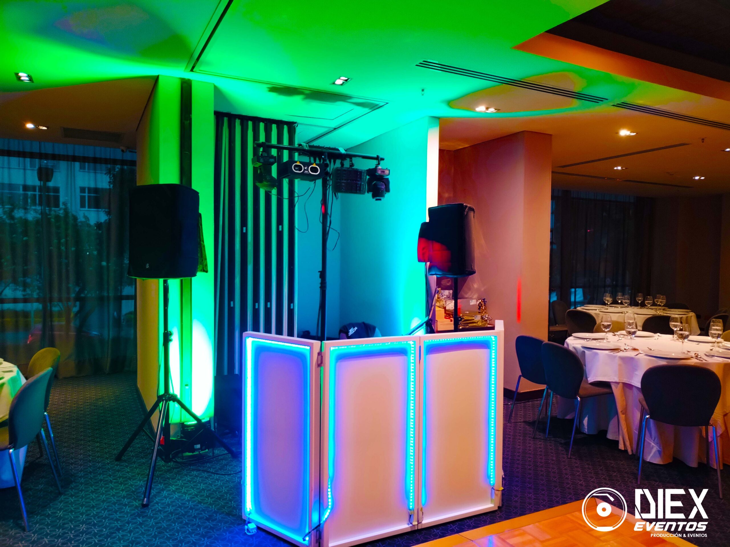 Combo fiesta, Alquiler de sonido, luces y Dj para evento de cumpleaños en el Hotel Estelar Parque de la 93.